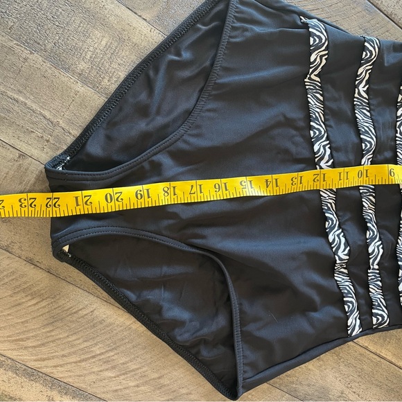 It figures swimsuit size 14 - Picture 5 of 6